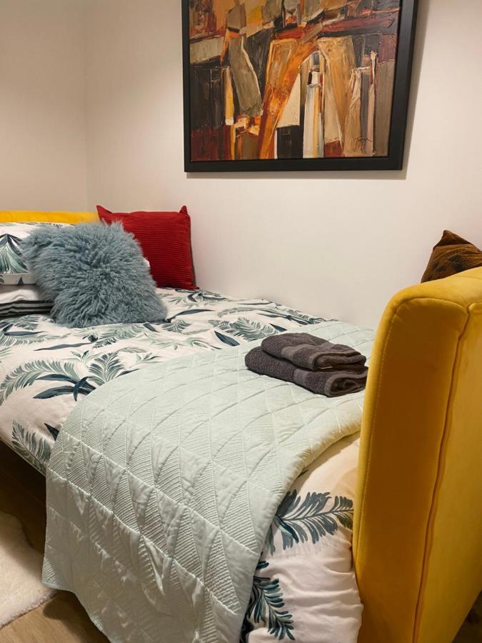 Lovely 3 Bed With Jacuzzi, Close To Airport, Driveway, Wifi * Edinburgh