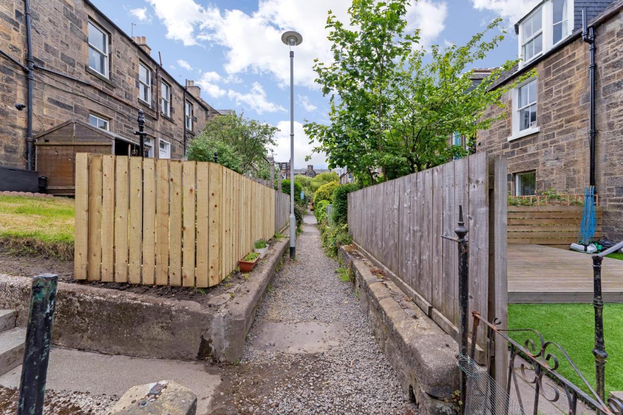 Cozy With Character Mclaren Westend Free Secure Parking Apartment *