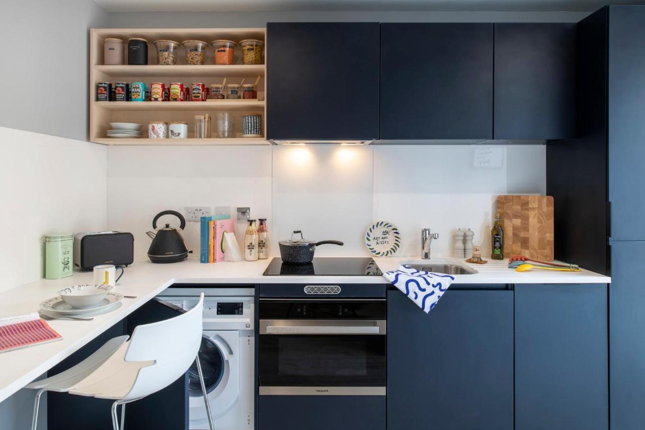 Sleek Studios, And Private Bedrooms At Silk Mill Close To Old Town Apartment *
