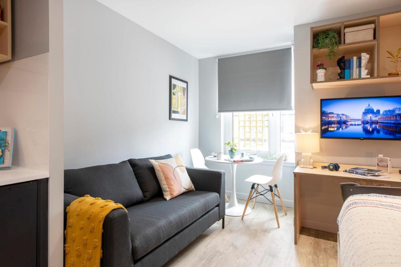 Sleek Studios, And Private Bedrooms At Silk Mill Close To Old Town Apartment Edinburgh