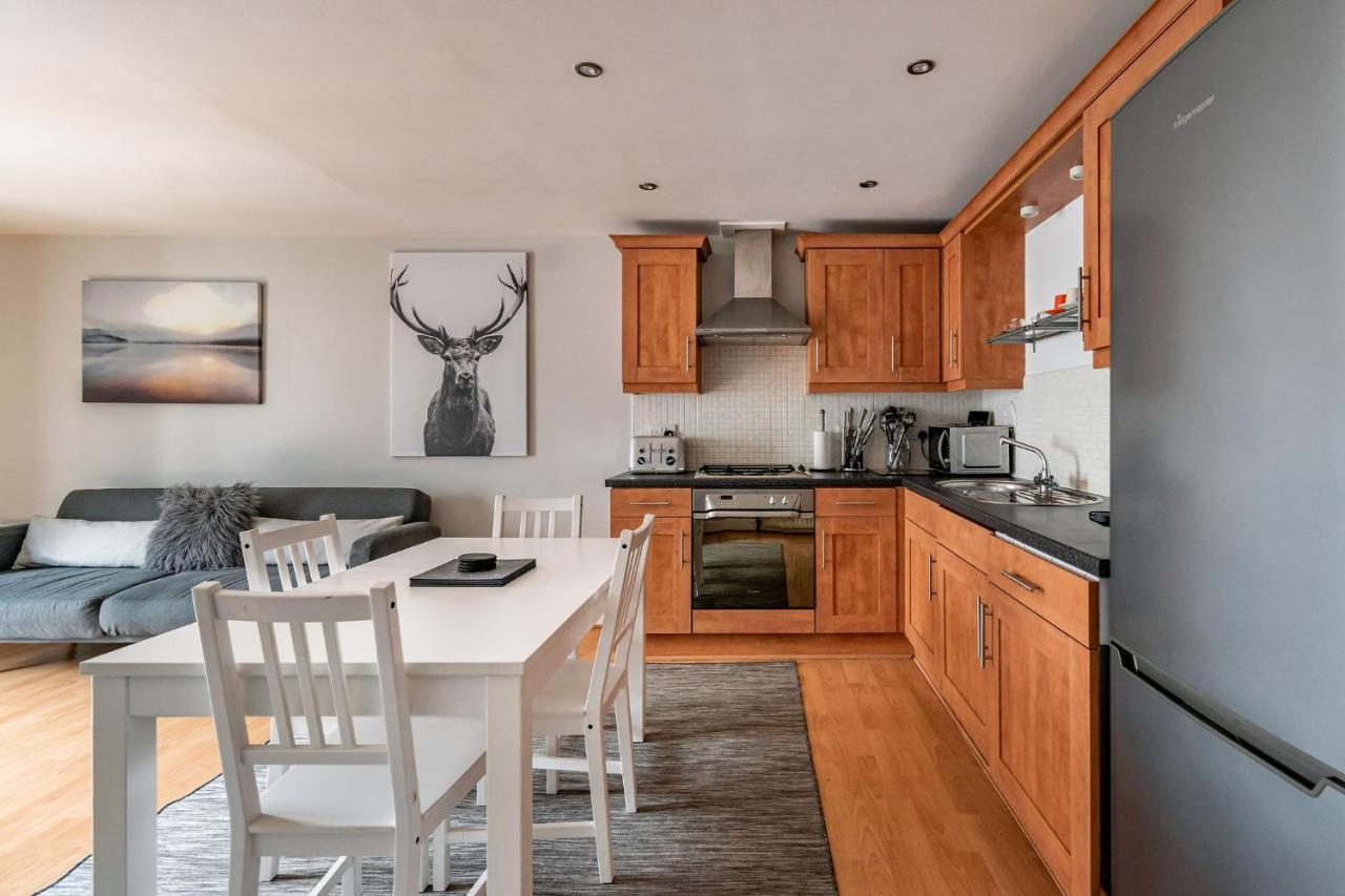 Amazing - Cables Wynd Near The Shore - Free Parking Apartment *