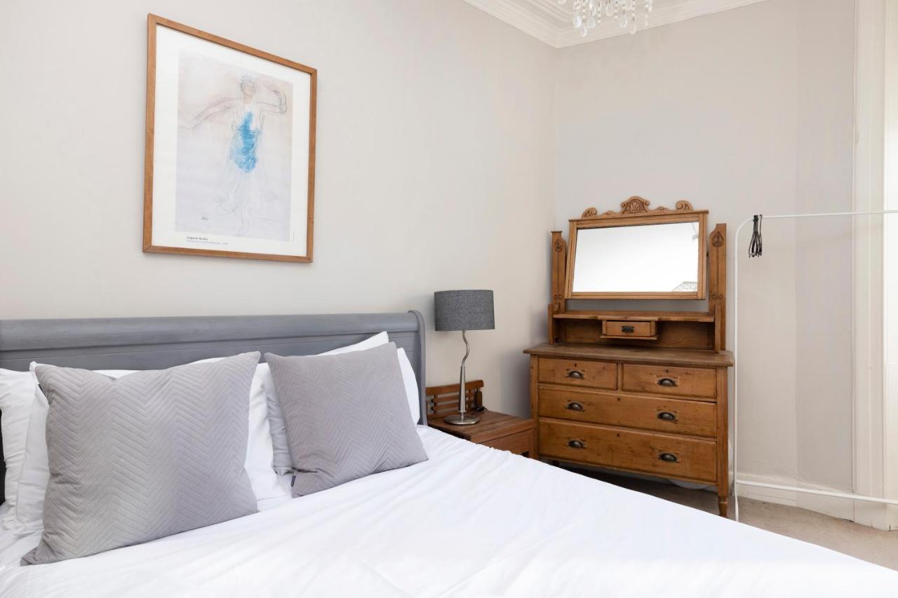 Joivy Old Town 1-bed With Stunning Views Apartment Edinburgh