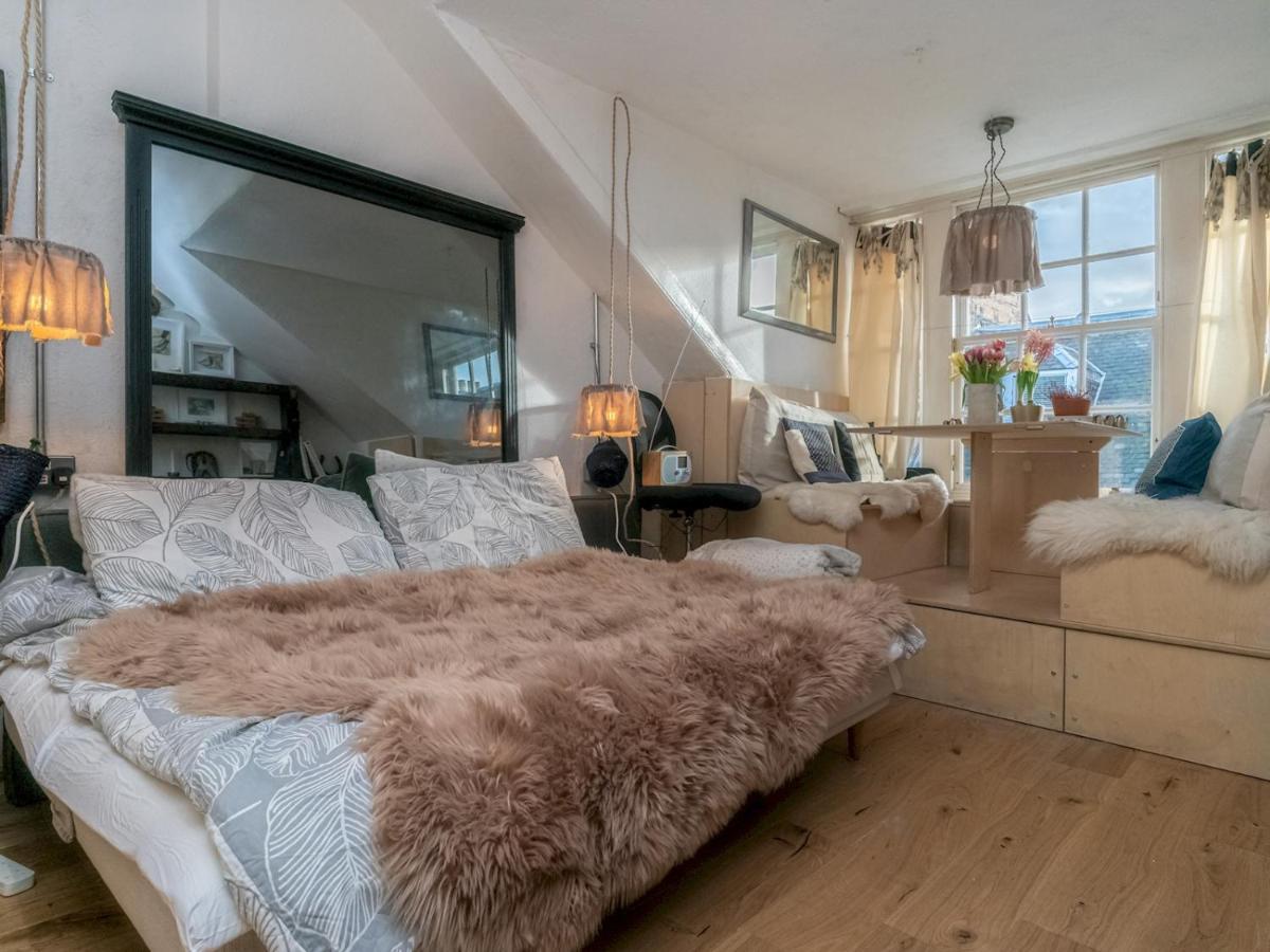 Pass The Keys Cosy And Stylish Open Plan Studio In New Town Apartment *