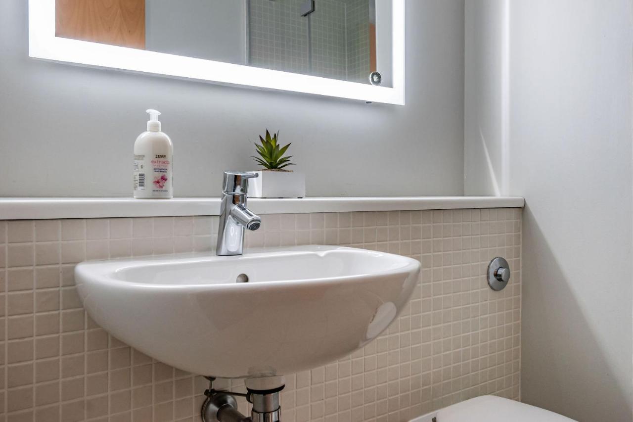 Apartment Amazing - Cables Wynd Near The Shore - Free Parking *