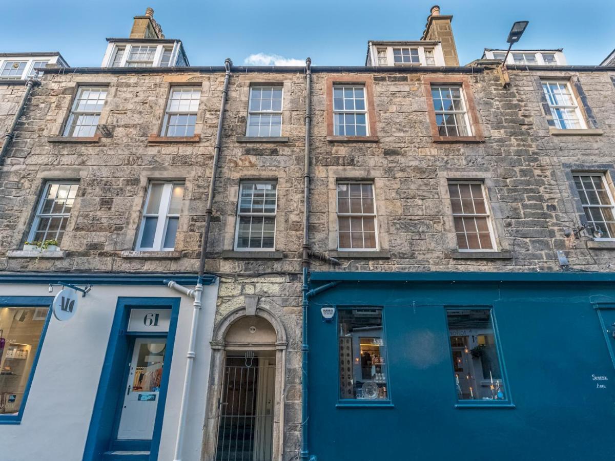 Pass The Keys Cosy And Stylish Open Plan Studio In New Town Apartment