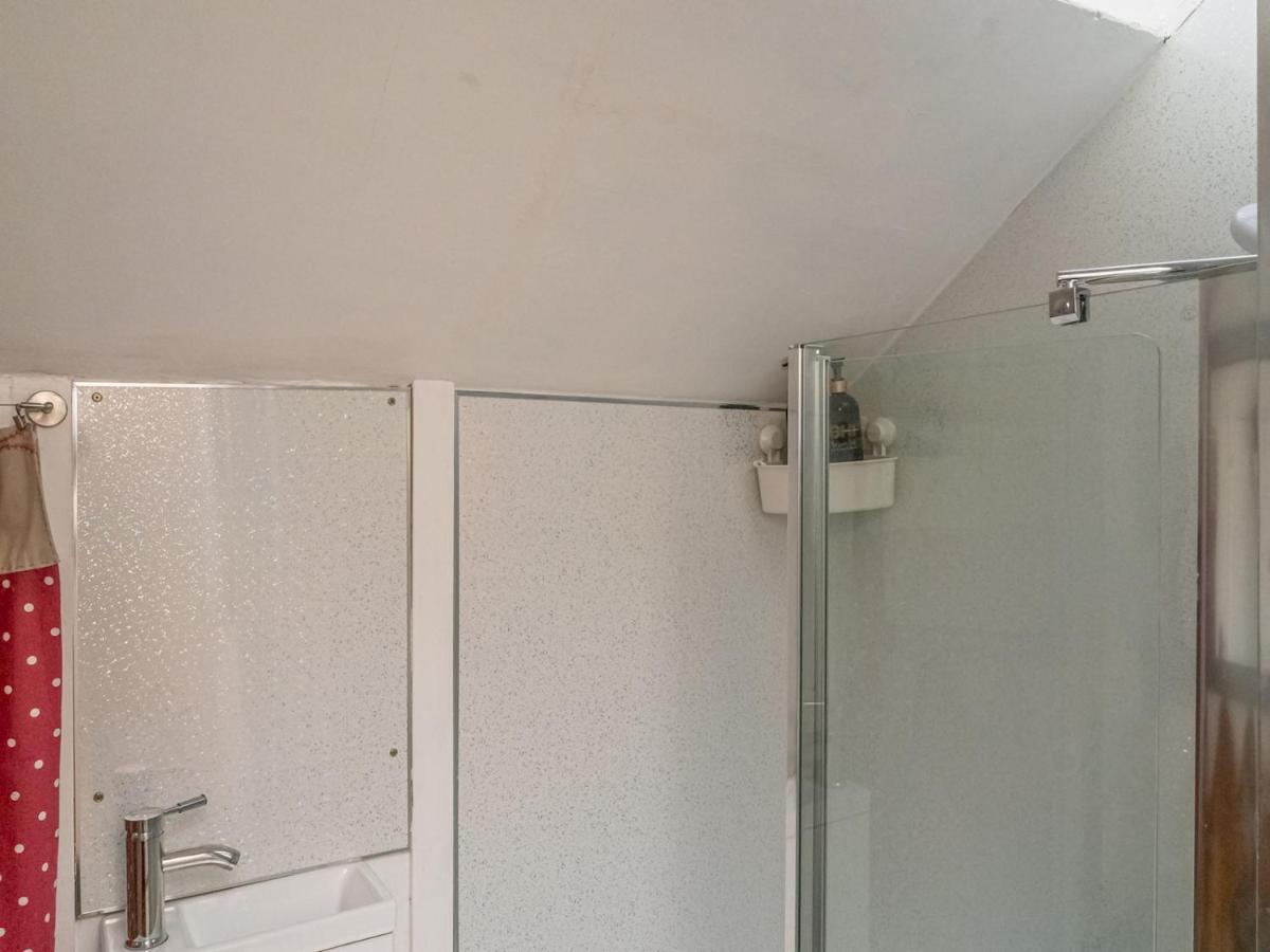 Pass The Keys Cosy And Stylish Open Plan Studio In New Town * Edinburgh