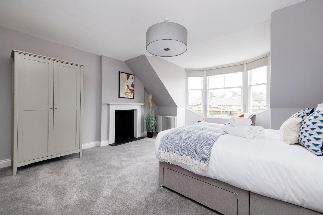 Altido Gorgeous Flat Overlooking Castle *
