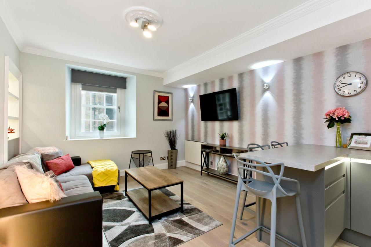 Ultra Modern, West End Village, Refurbished 1 Bed Apartment