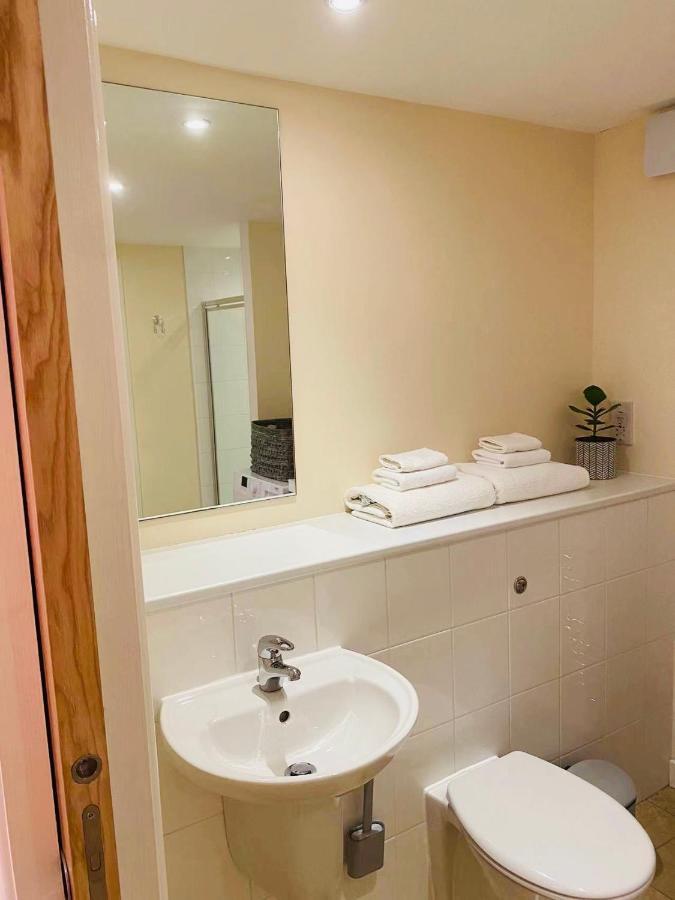 2 Bed 2 Bath With Private Parking *