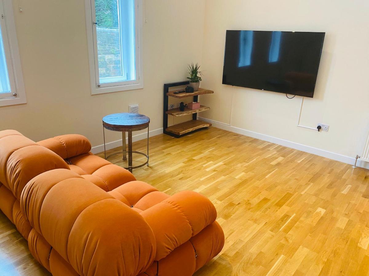 2 Bed 2 Bath With Private Parking Apartment Edinburgh