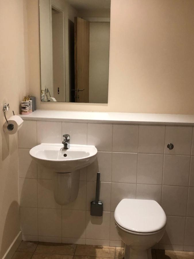 2 Bed 2 Bath With Private Parking *