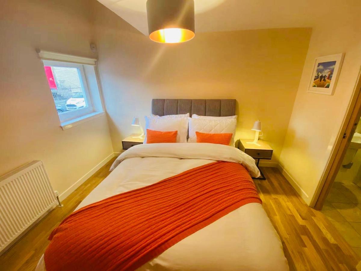 Apartment 2 Bed 2 Bath With Private Parking