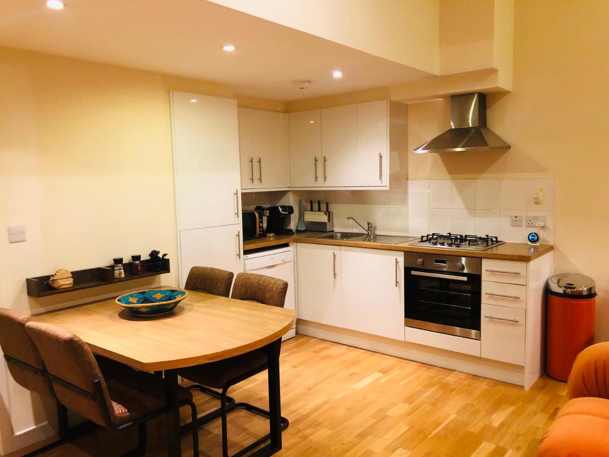 Apartment 2 Bed 2 Bath With Private Parking *
