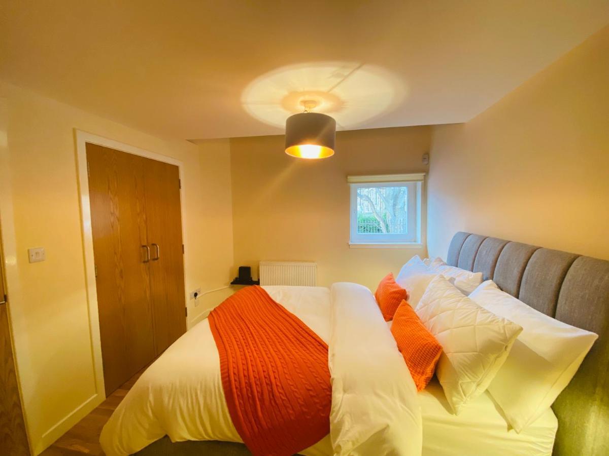 2 Bed 2 Bath With Private Parking *