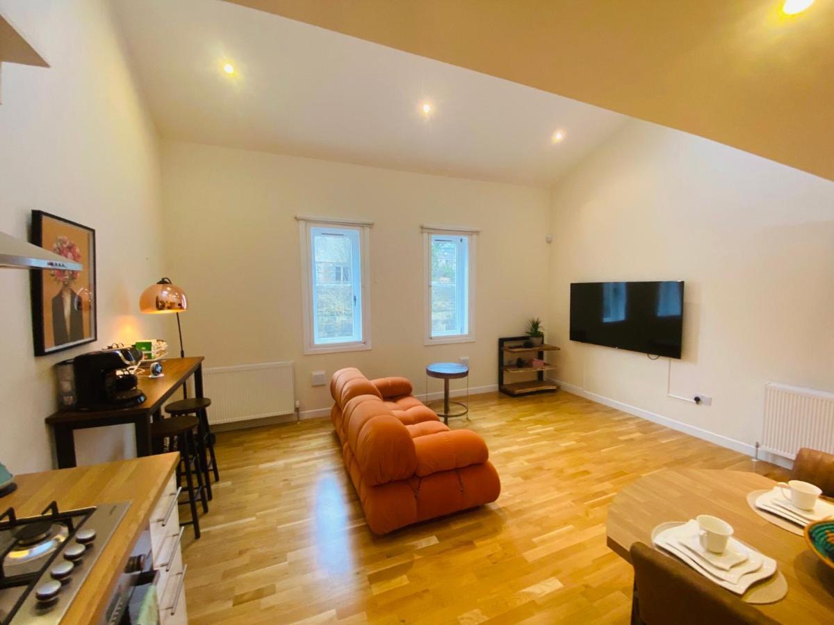 2 Bed 2 Bath With Private Parking *