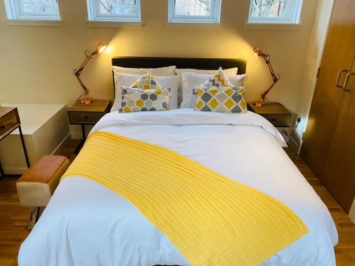 2 Bed 2 Bath With Private Parking Apartment