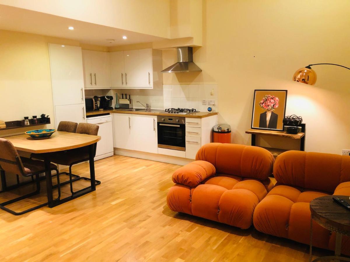 Apartment 2 Bed 2 Bath With Private Parking Edinburgh