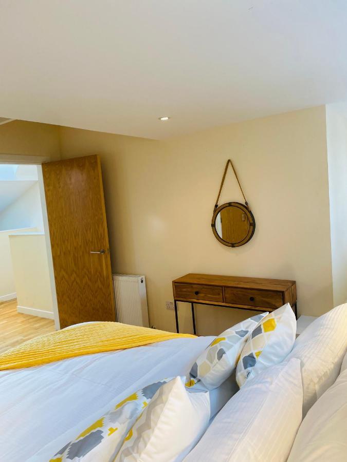 Apartment 2 Bed 2 Bath With Private Parking *