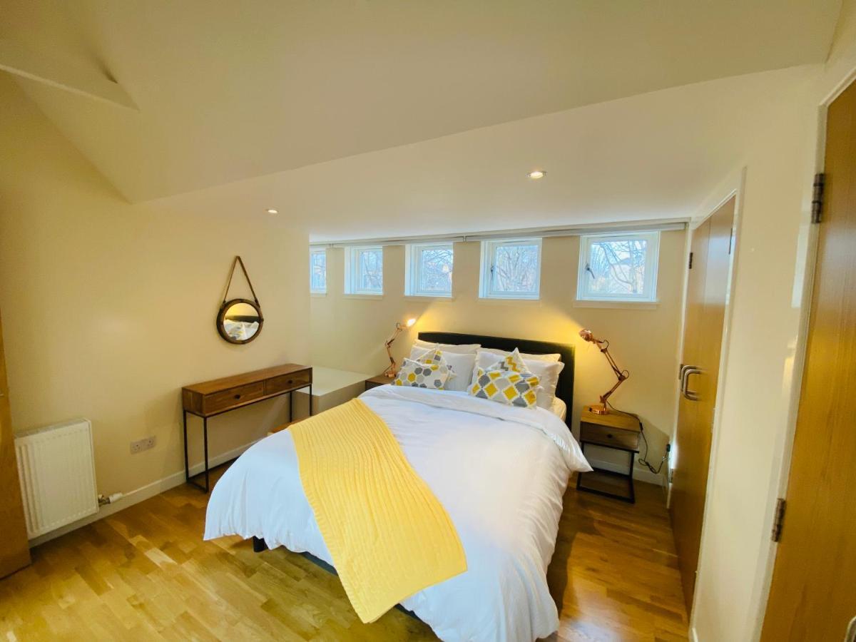 Apartment 2 Bed 2 Bath With Private Parking Edinburgh