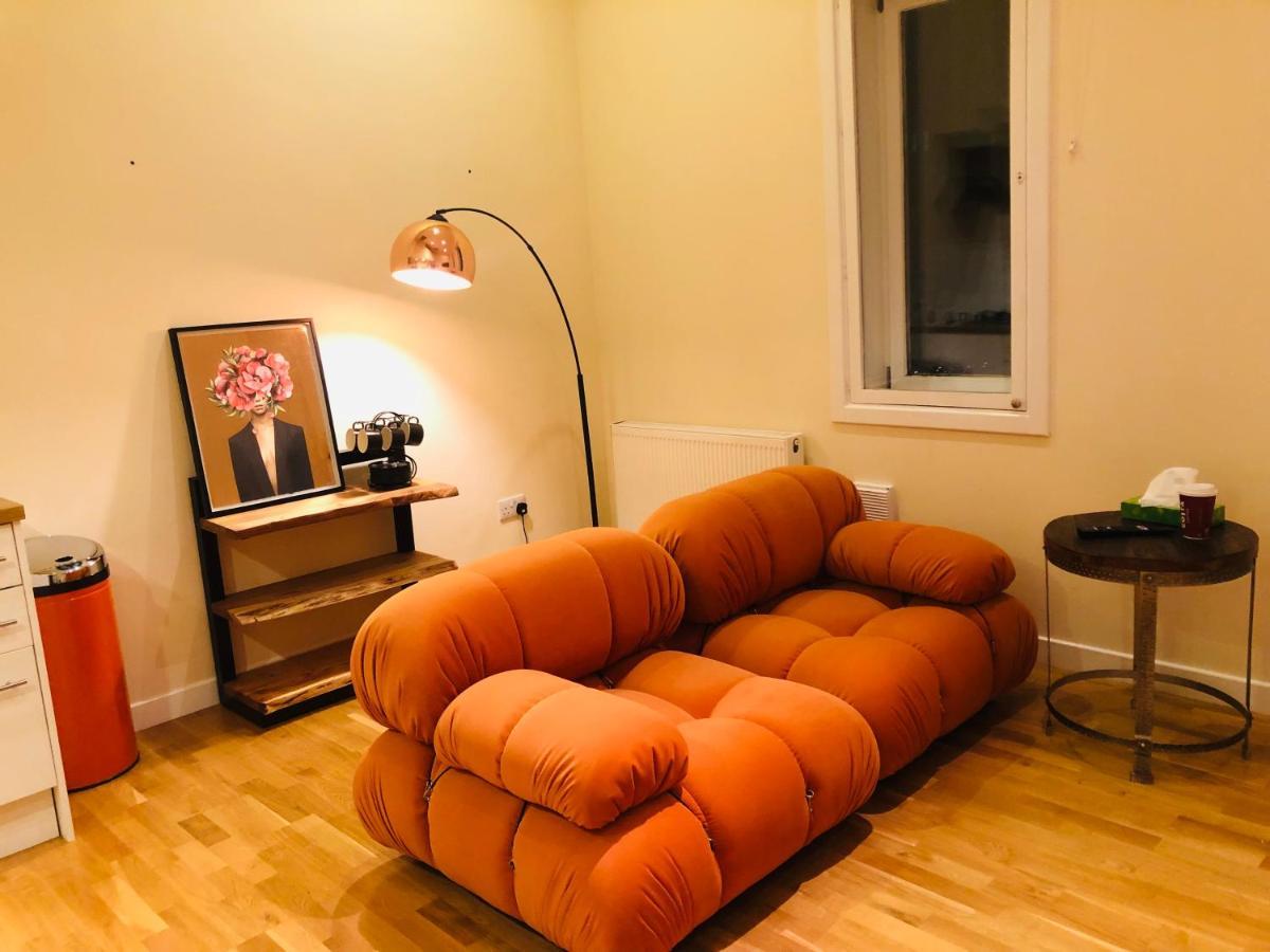 2 Bed 2 Bath With Private Parking Apartment Edinburgh