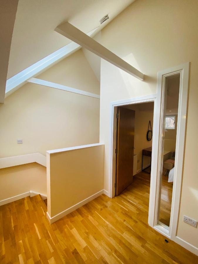 2 Bed 2 Bath With Private Parking *