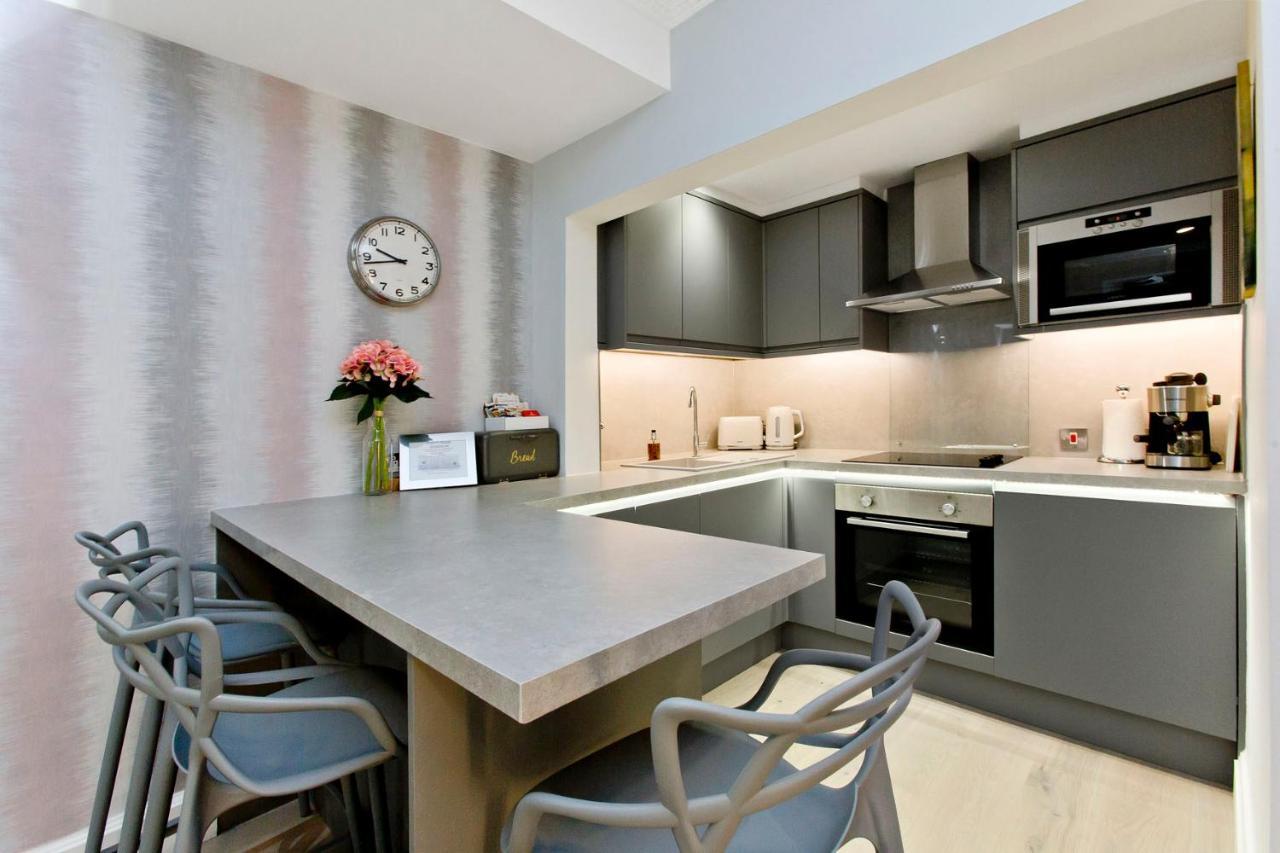 Apartment Ultra Modern, West End Village, Refurbished 1 Bed