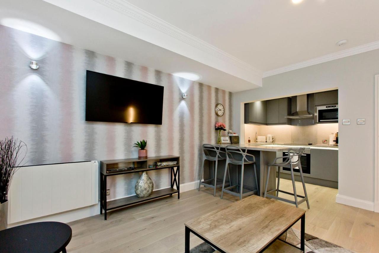 Ultra Modern, West End Village, Refurbished 1 Bed Apartment *