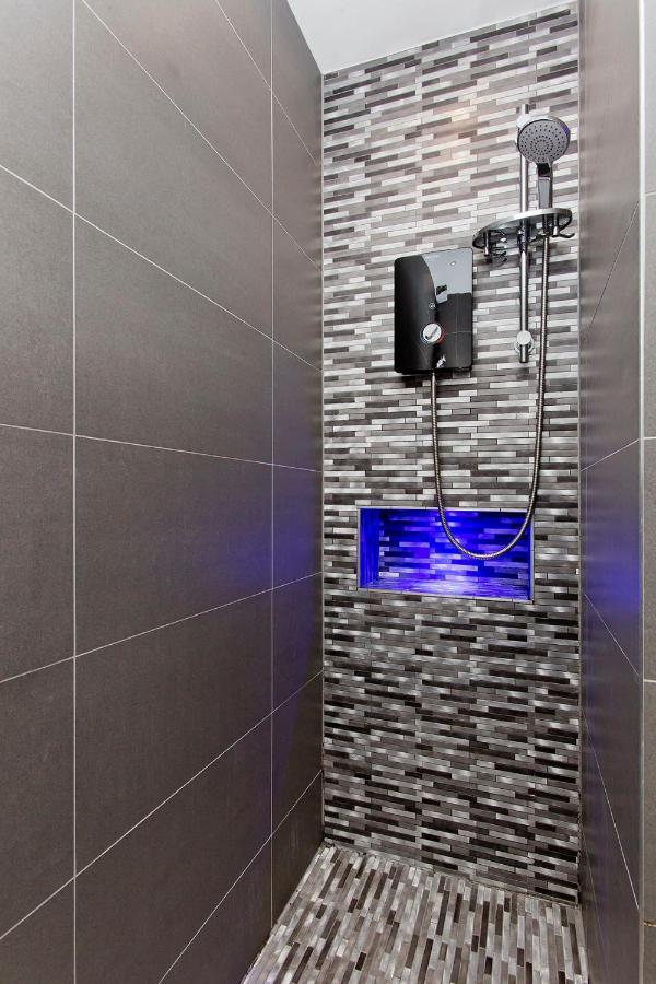 Apartment Ultra Modern, West End Village, Refurbished 1 Bed