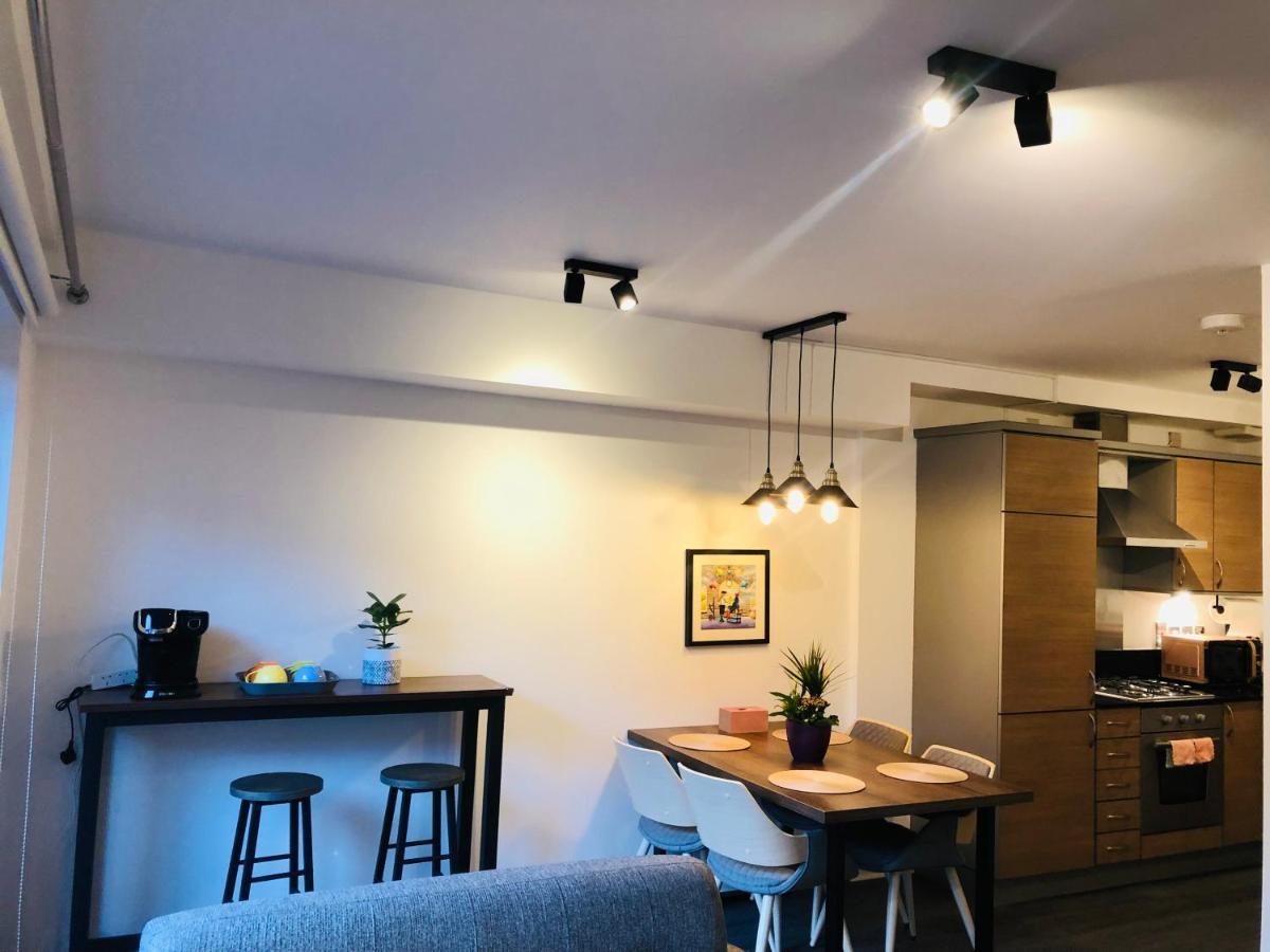 2 Bath Free Parking Apartment Edinburgh