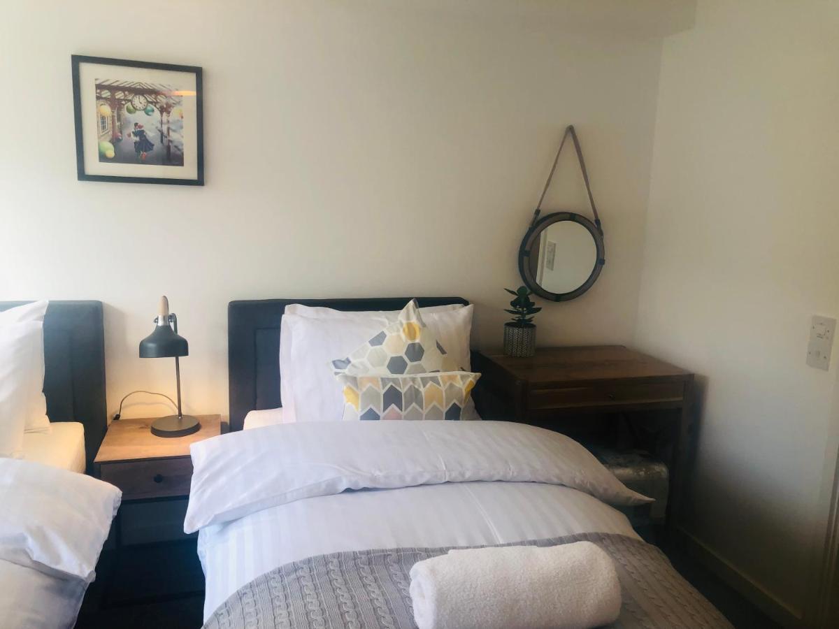 2 Bath Free Parking Apartment *