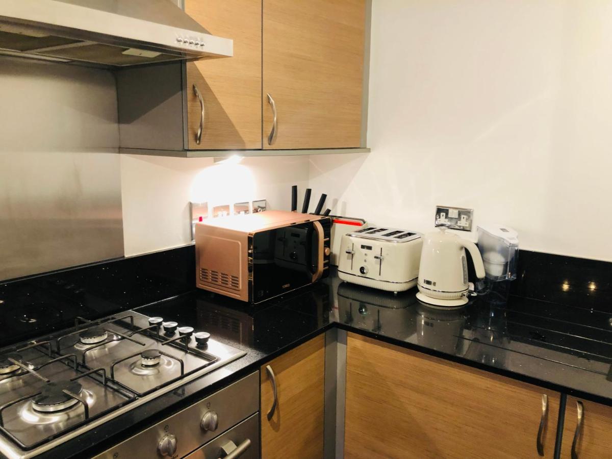 2 Bath Free Parking Apartment *