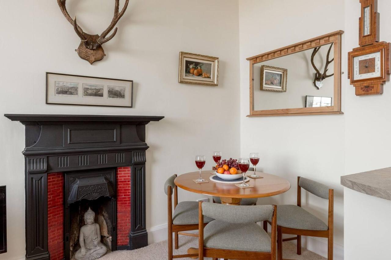 Apartment Stunning Panoramic Views: Heart Of The Royal Mile Edinburgh