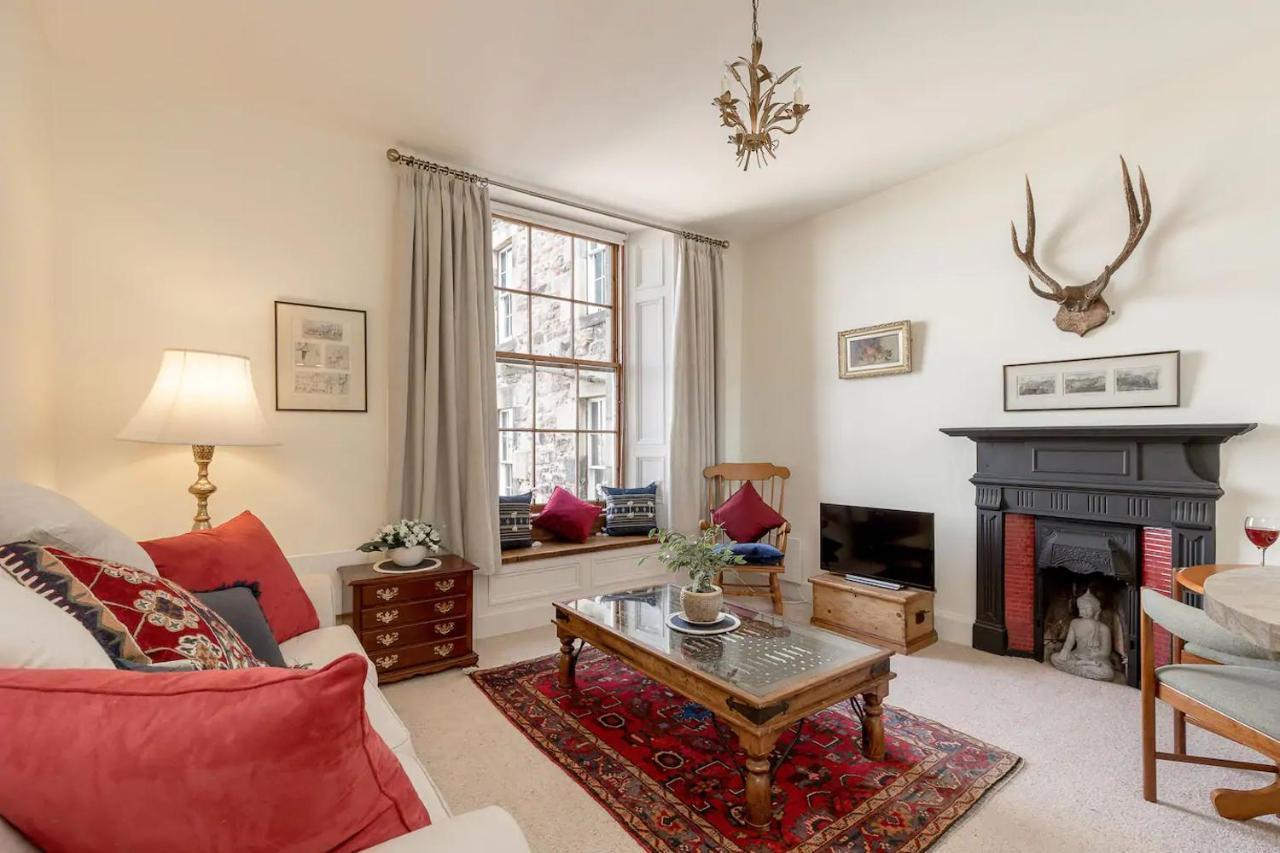 Apartment Stunning Panoramic Views: Heart Of The Royal Mile Edinburgh