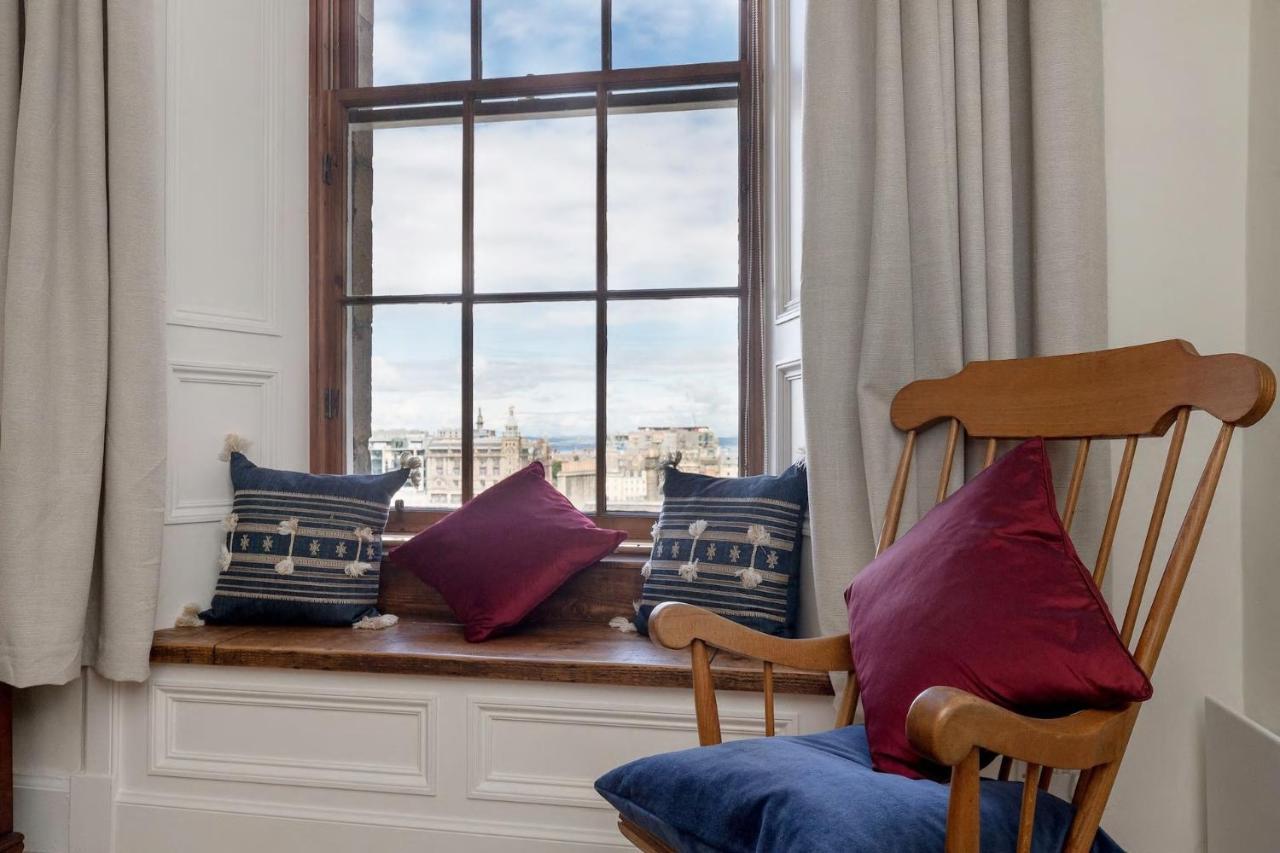 Apartment Stunning Panoramic Views: Heart Of The Royal Mile *