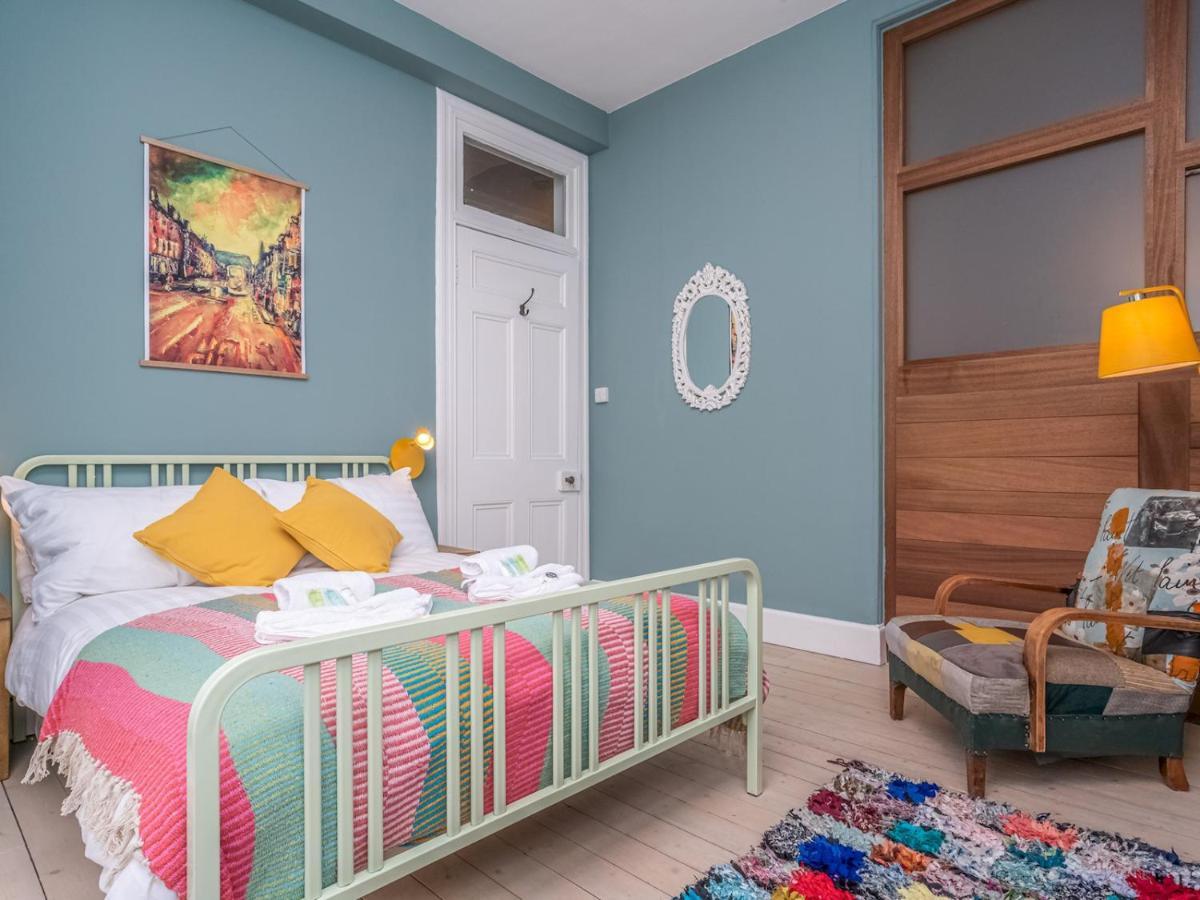 New Stunning 3 Beds Flat In Chic Area Of The Apartment