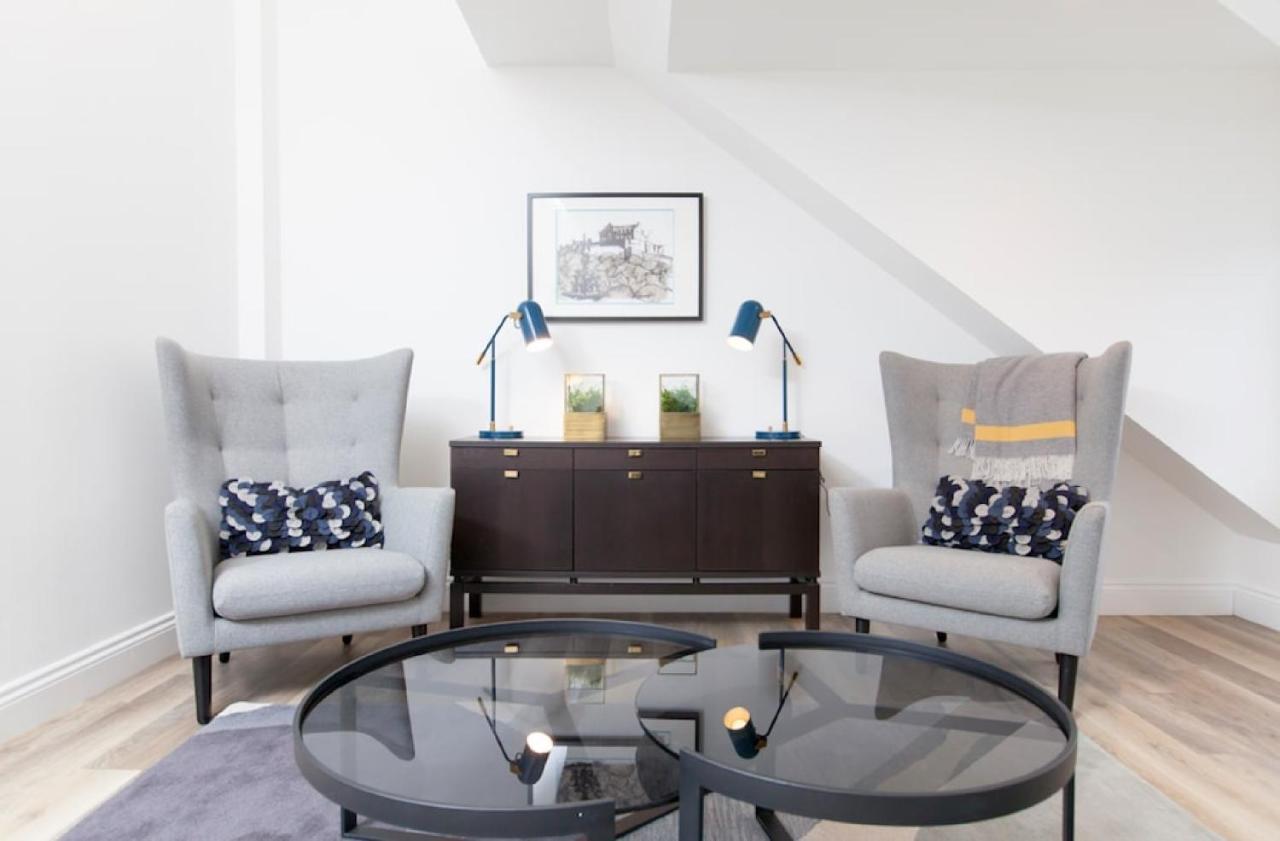 Deluxe Duplex With Garage * EDI