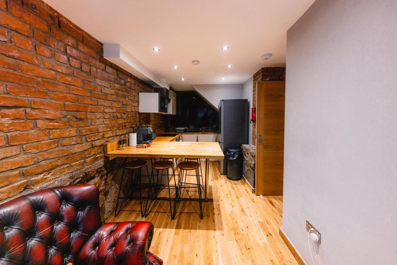 Superb Luxury Quality Central Apartment On Canal EDI