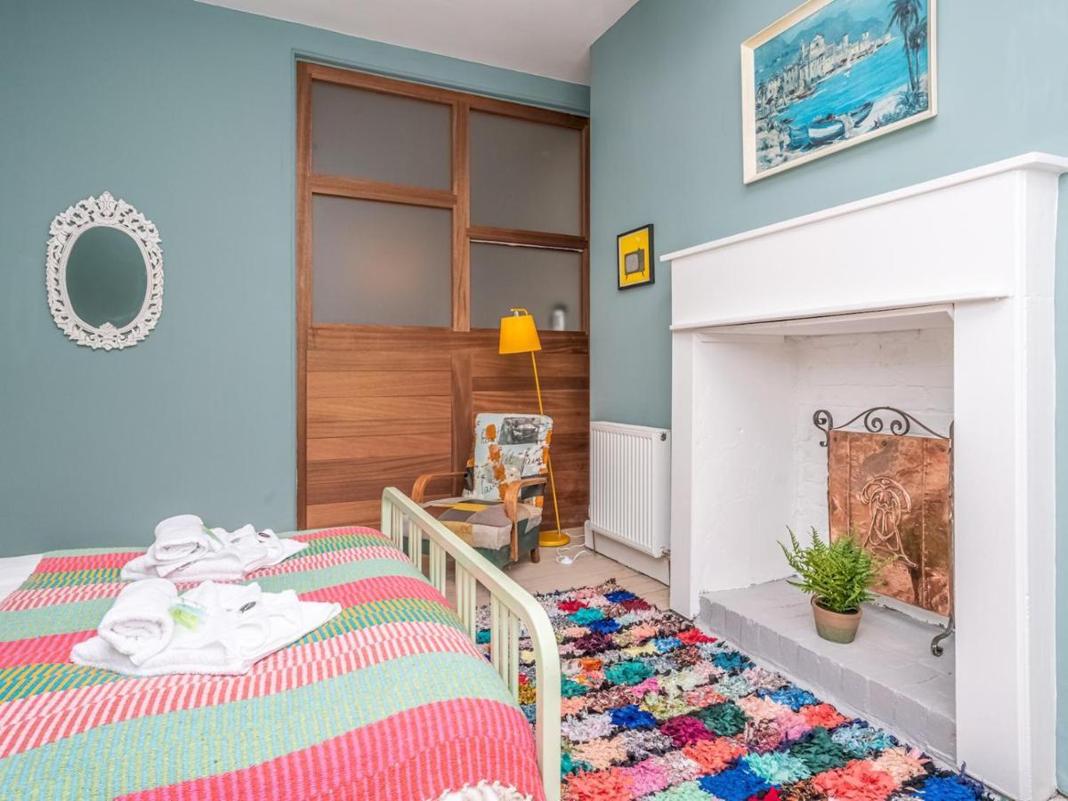 New Stunning 3 Beds Flat In Chic Area Of The Apartment *