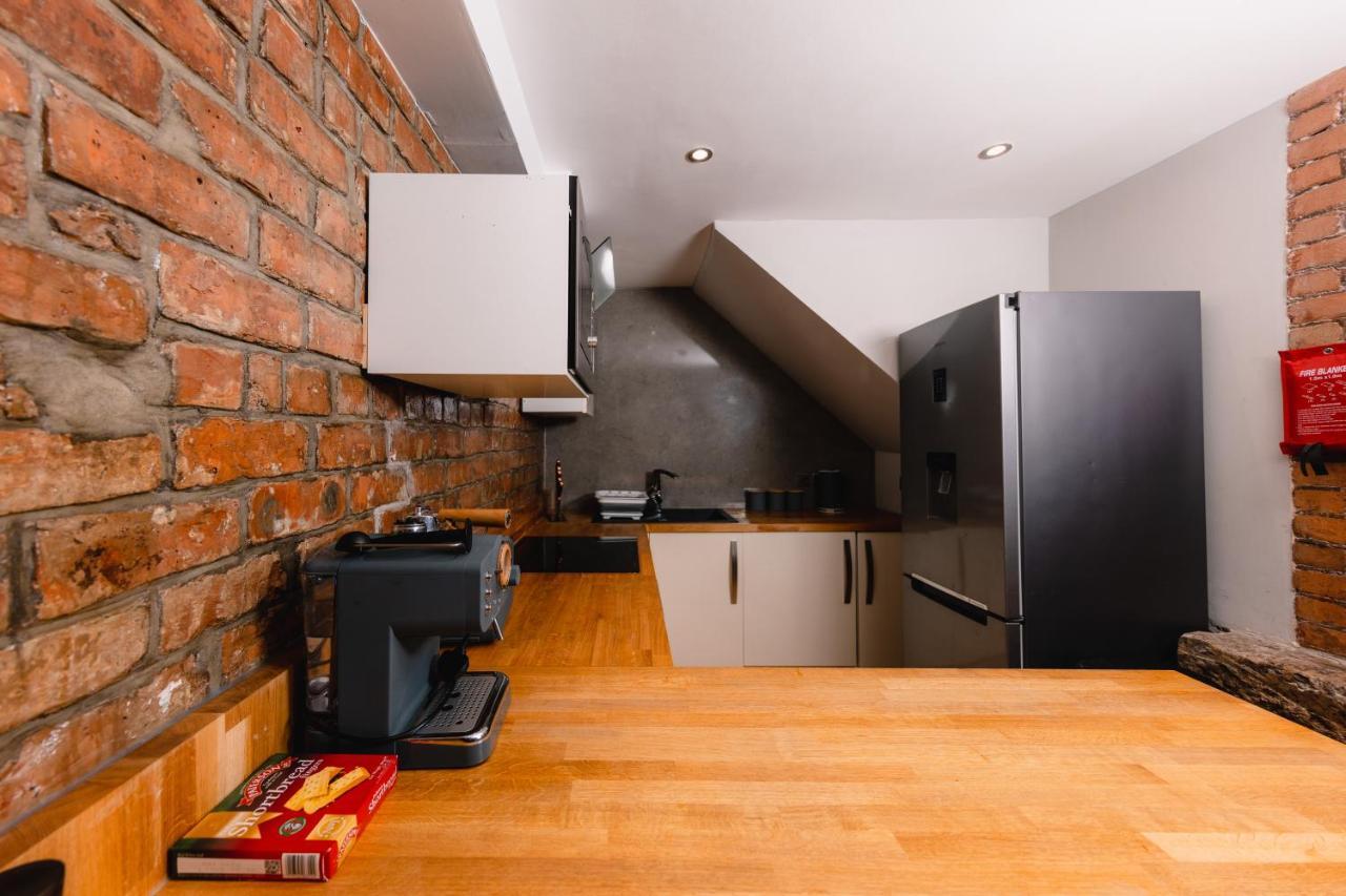 Superb Luxury Quality Central Apartment On Canal *