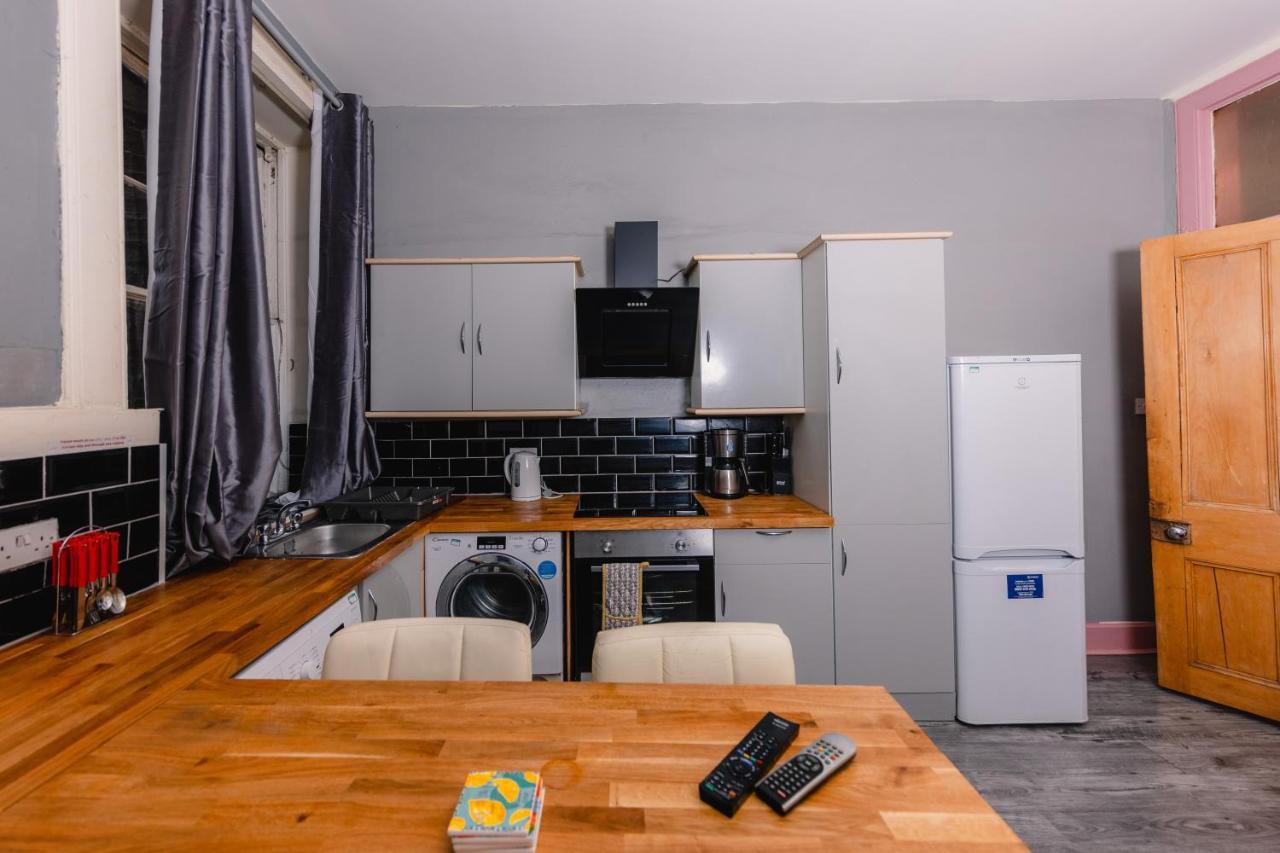 Super Central 4 Bedrooms Apartment By Calton Hill EDI