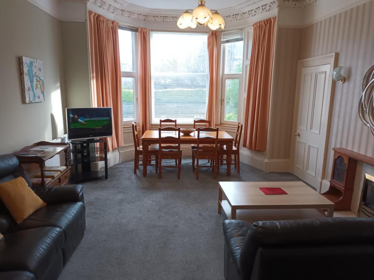 Victorian 3 Bedroom With Free Parking And Private Garden