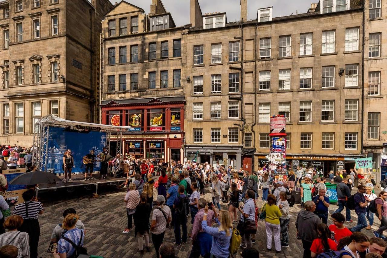 Apartment Stunning Panoramic Views: Heart Of The Royal Mile