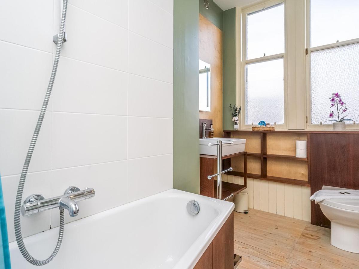 Apartment New Stunning 3 Beds Flat In Chic Area Of The *