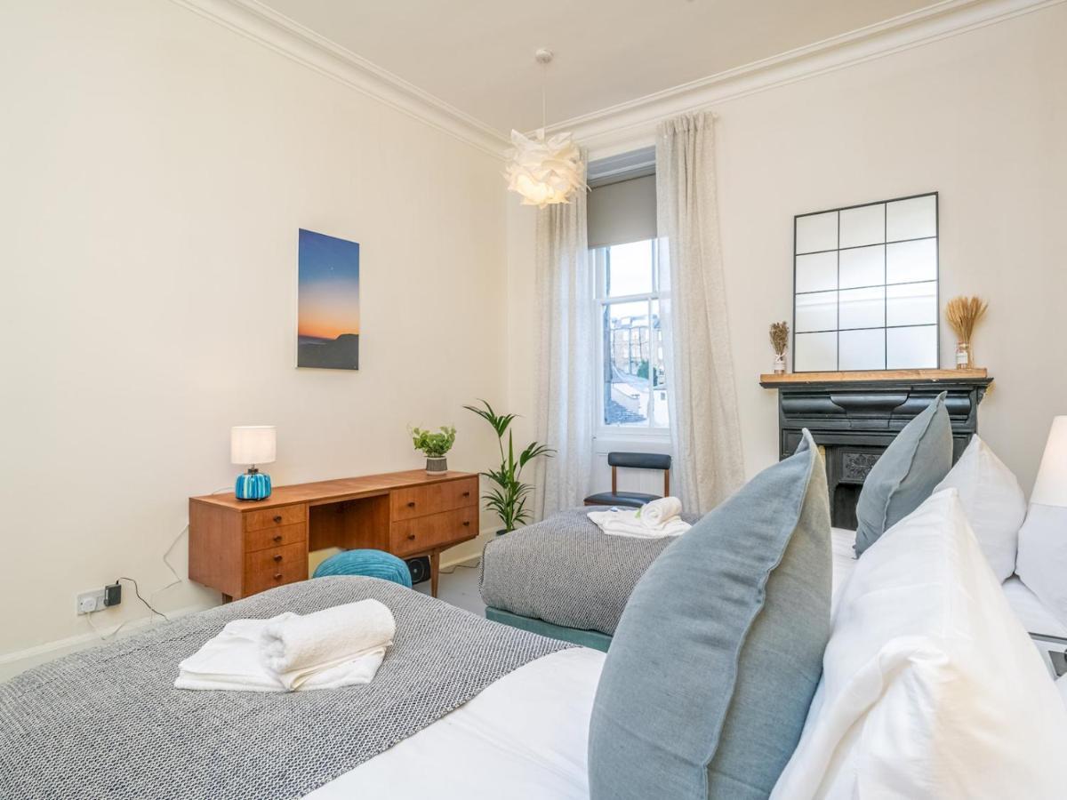 New Stunning 3 Beds Flat In Chic Area Of The