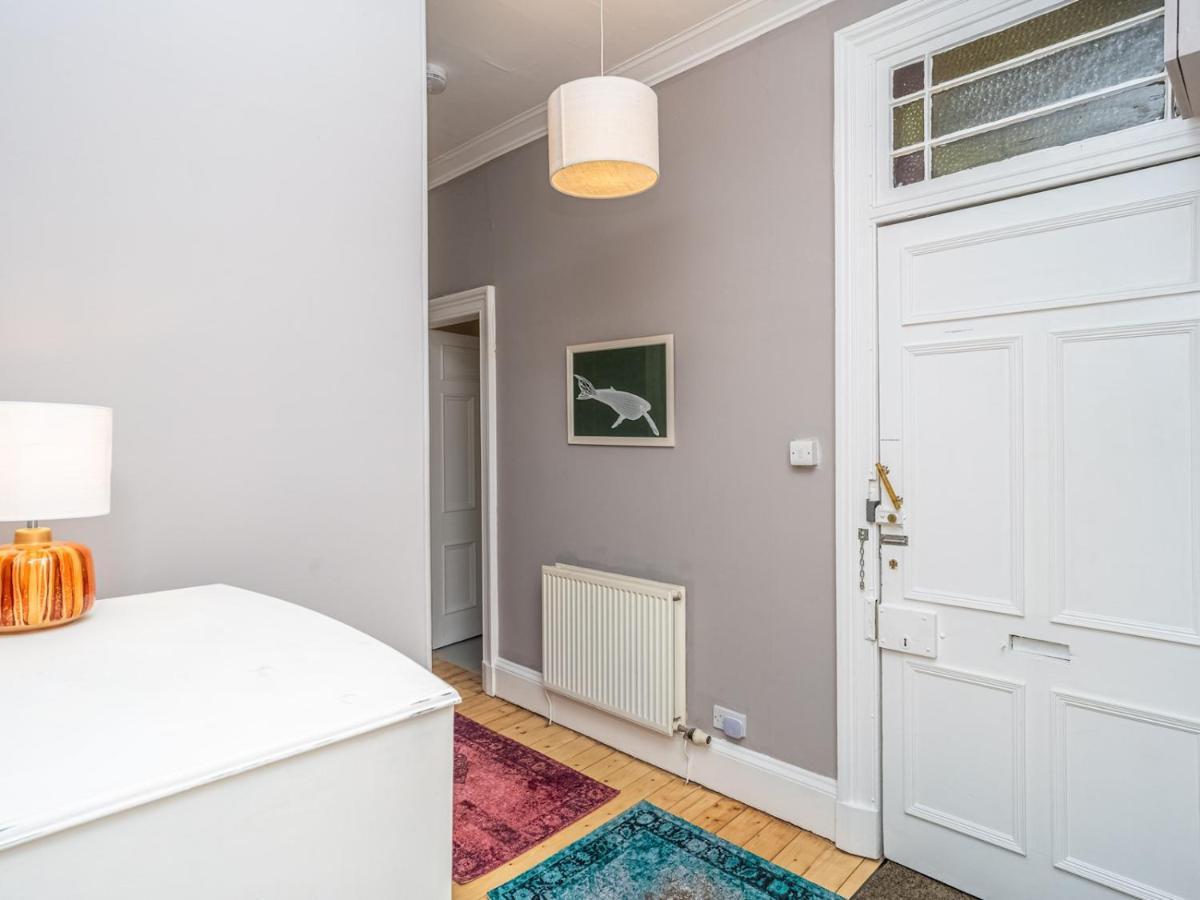 New Stunning 3 Beds Flat In Chic Area Of The Apartment