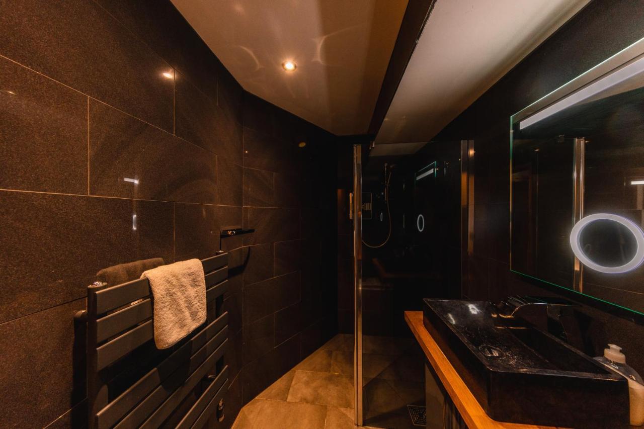 Superb Luxury Quality Central Apartment On Canal Apartment