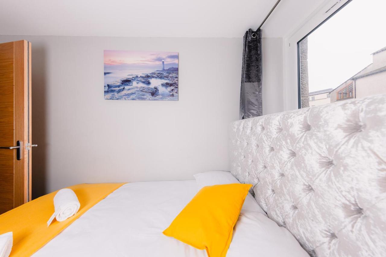 Superb Luxury Quality Central Apartment On Canal Apartment