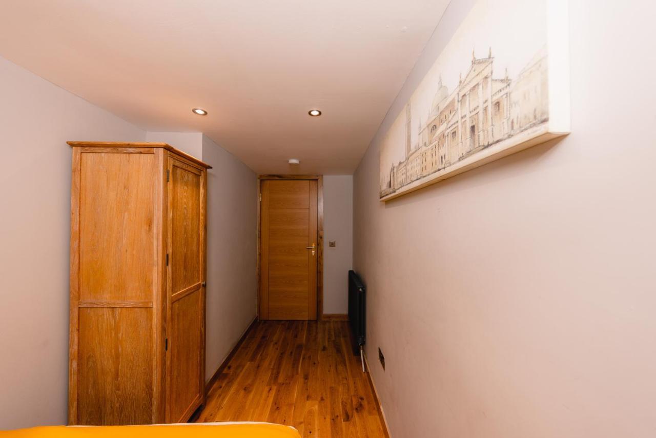 Apartment Superb Luxury Quality Central Apartment On Canal EDI