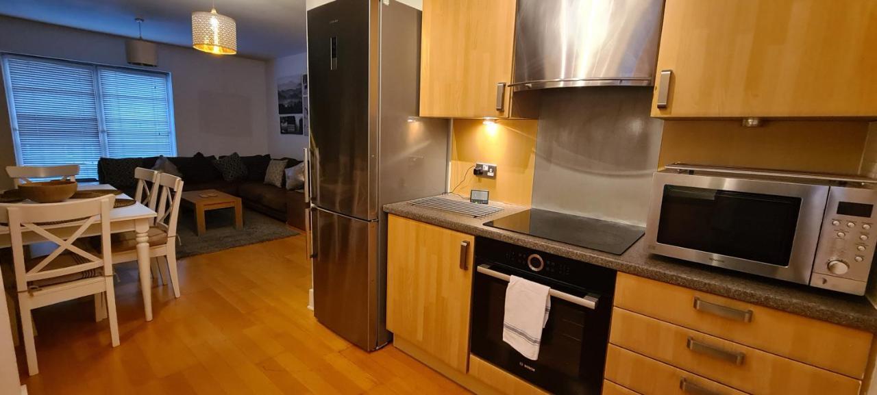 Pass The Keys Spacious 3beds Flat Near Centre - Free Parking Apartment