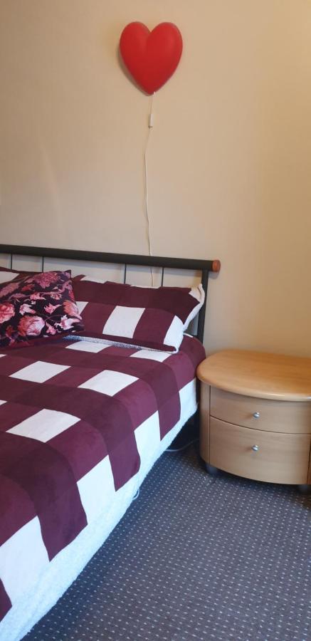 A Double Room In Vibrant Leith- Female Guest Only Homestay